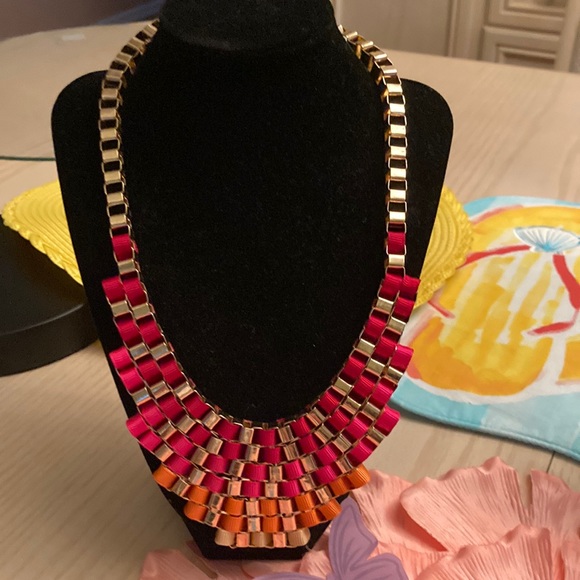Talk about different…..striking necklace - Picture 1 of 7